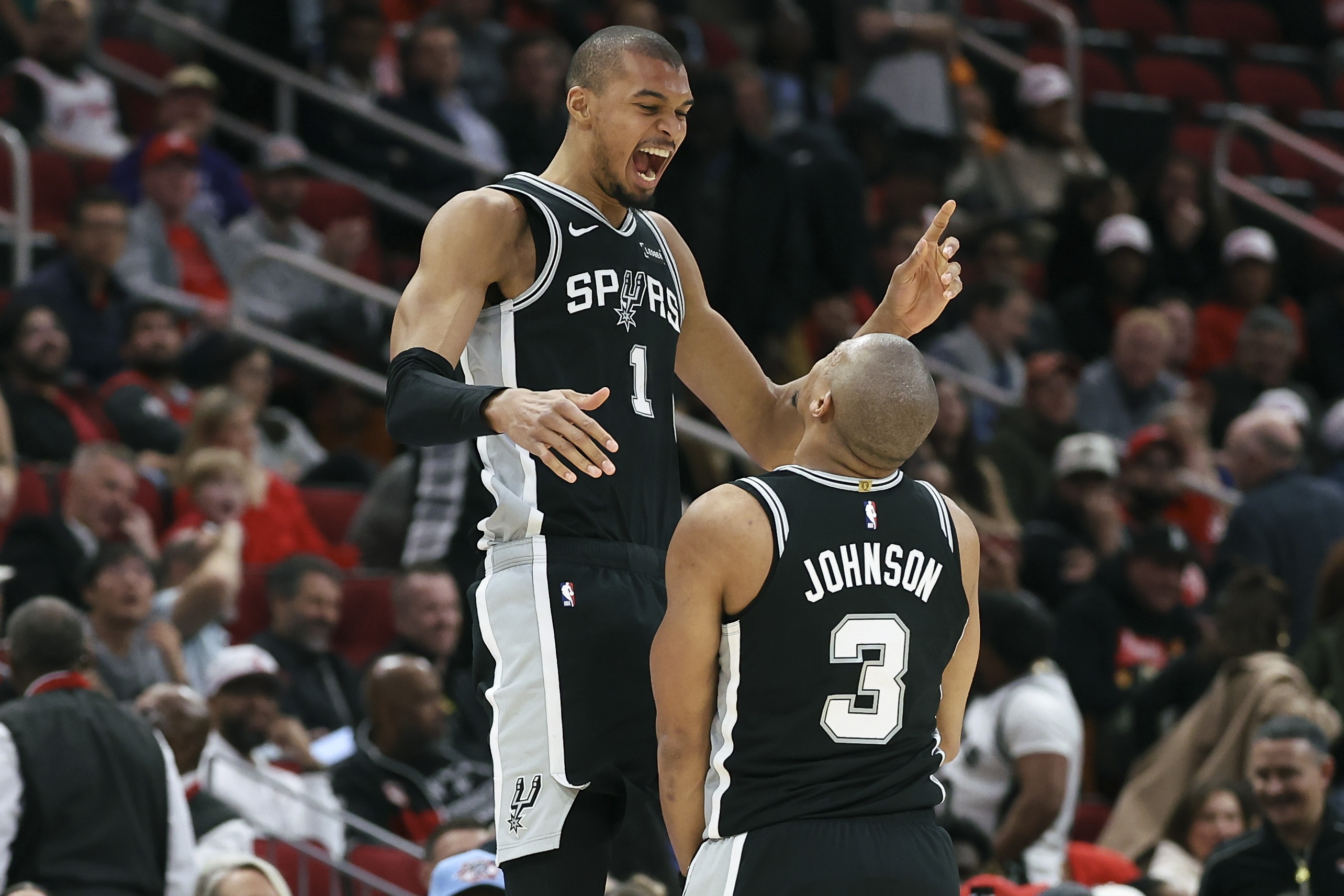 文班亚马：奥利尼克在进攻端极具眼光 他的建议值得我信赖